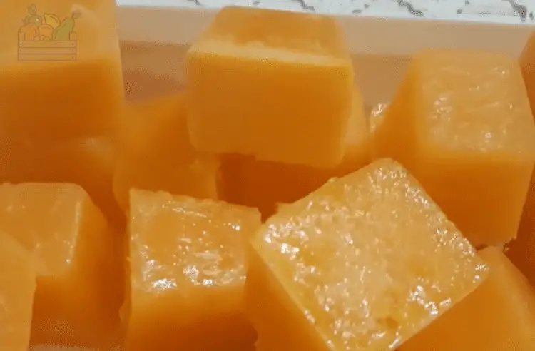 Cubos congelados para conservar jugo de naranja